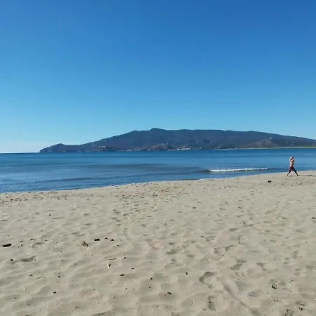 Alojamento de Acomodação e Pequeno-almoço Capolinea Al Mare *